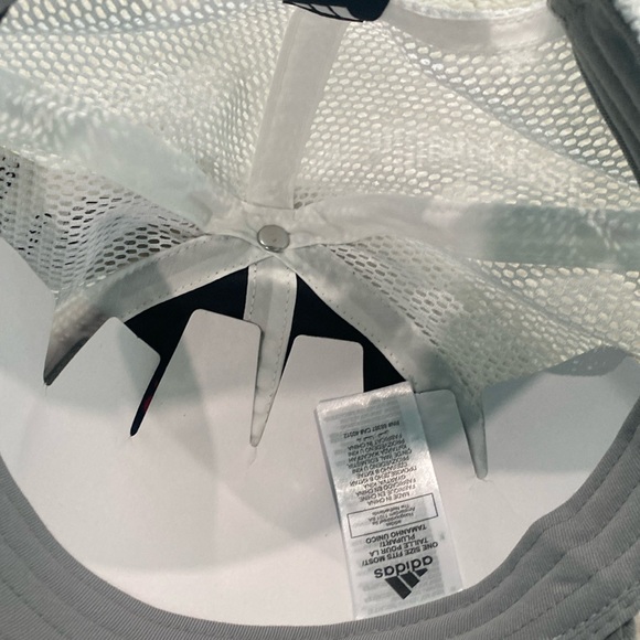 🆕NCAA Waahington Huskies 🏈 Adidas Snapback Mesh Trucker hat white/purple - Picture 5 of 9